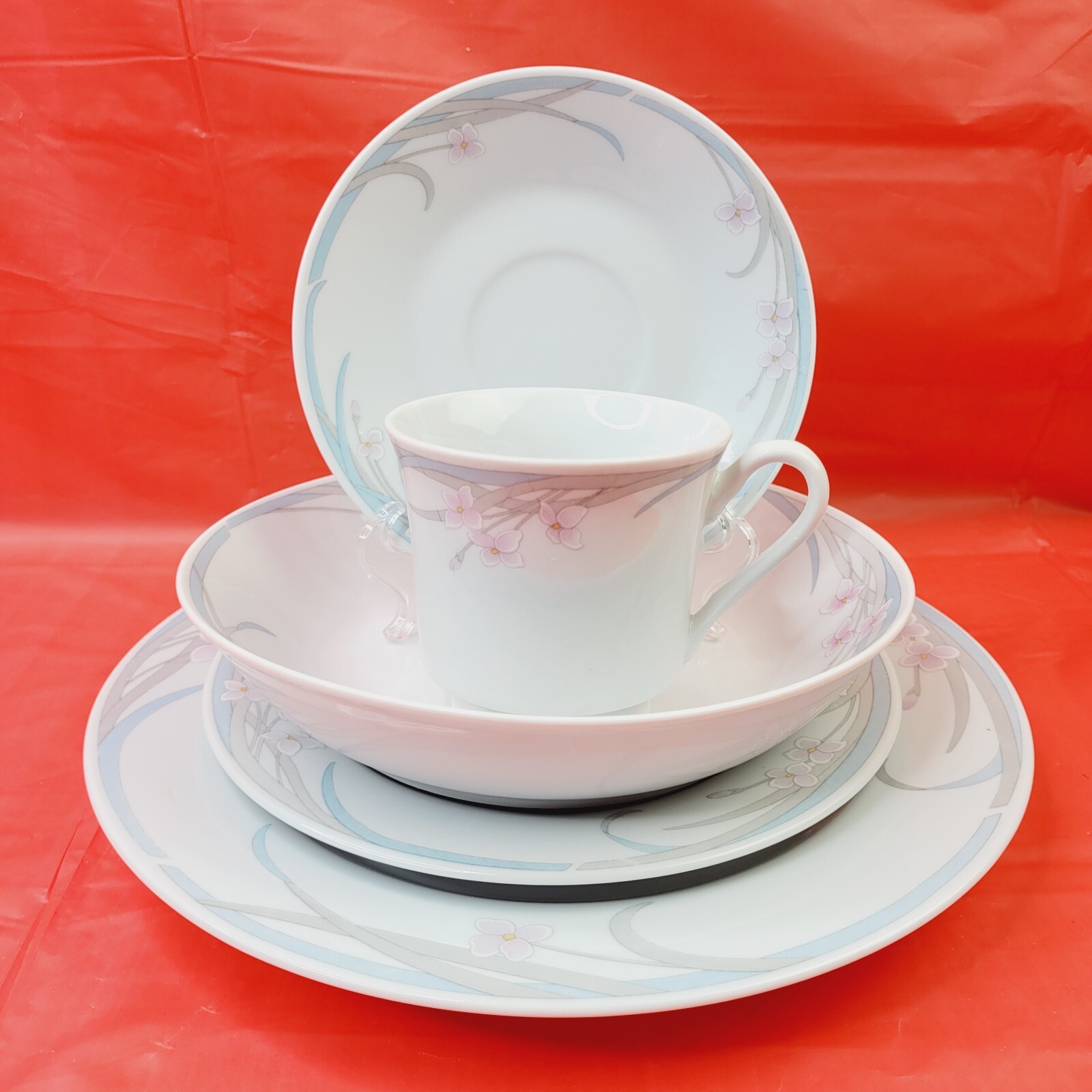 Vintage 1980's 25 Pc - Service for 5 Dinnerware Blue Pink on