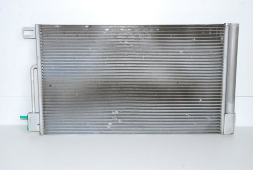 Kondensator Klimaanlage Opel Corsa D GM 13389472 1850290 Behr