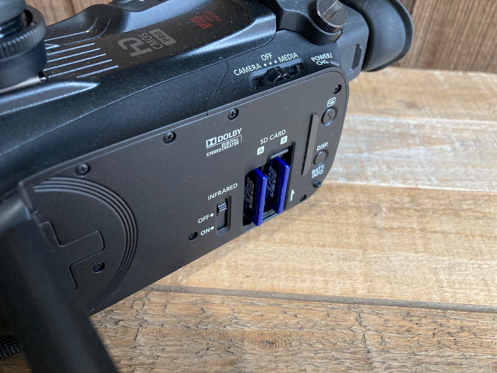 Canon XA25 Professional Camcorder Two Batteries, Wall Adapter, 2x 32GB