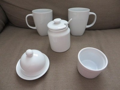 Kleine weiße Butterdose mit Deckel/Marmeladenkanne + Löffel/Auflaufförmchen/Ikea Kaffee/Teebecher x 2