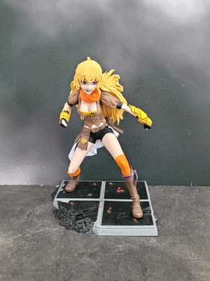 Mcfarlane RWBY Yang Figur mit Sockel Serie 1 Hahnzähne 2014