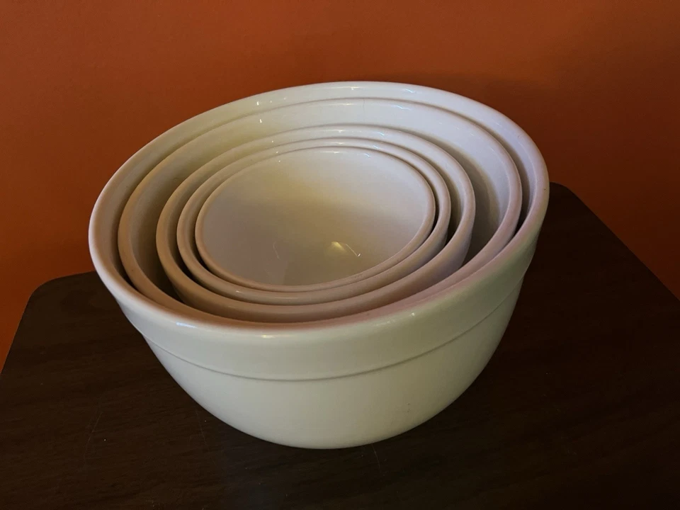 LOTE de (5) cuencos anidadores de cerámica CAJA Y BARRIL • BLANCO • Hecho en Portugal • Usado en Excelente Condición Foto 2 de 4