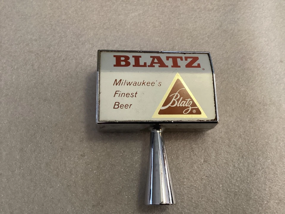 VINTAGE BLATZ METAL TAP HANDLE - Image 3 of 4