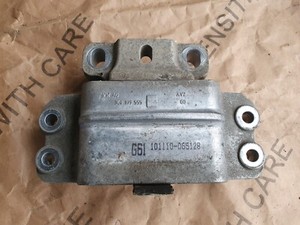 VW Passat 1,8 TSI 118KW B7/3C Getriebehalter  Links 3C0199555P 10.2010-09.2014