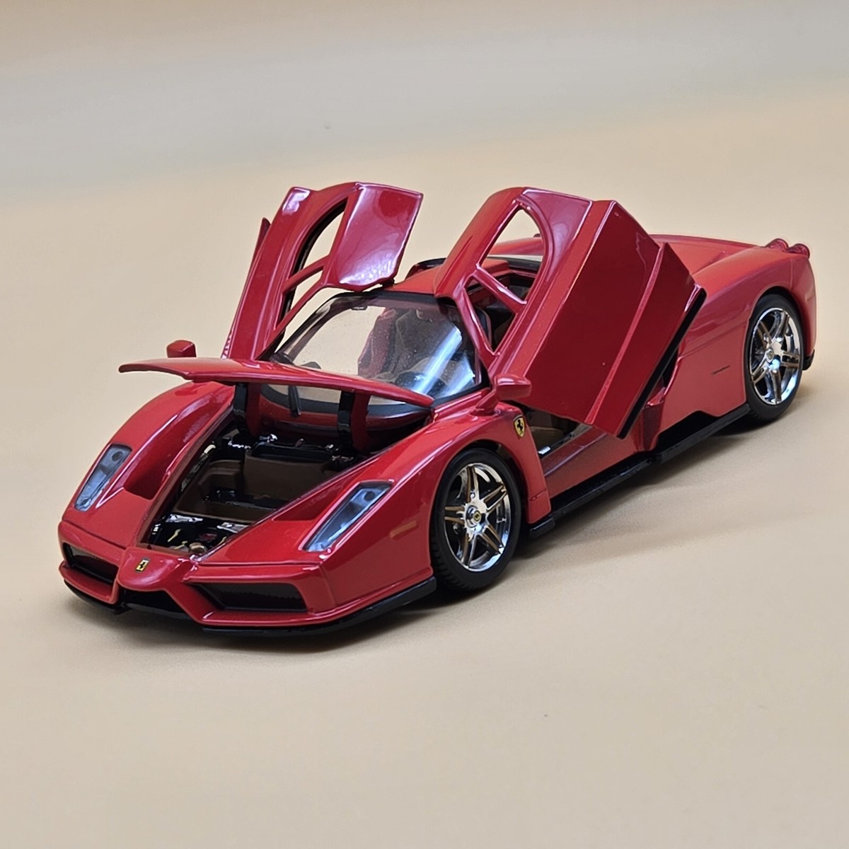 Maisto Ferrari Enzo Red 1:24 Scale Diecast Car | eBay