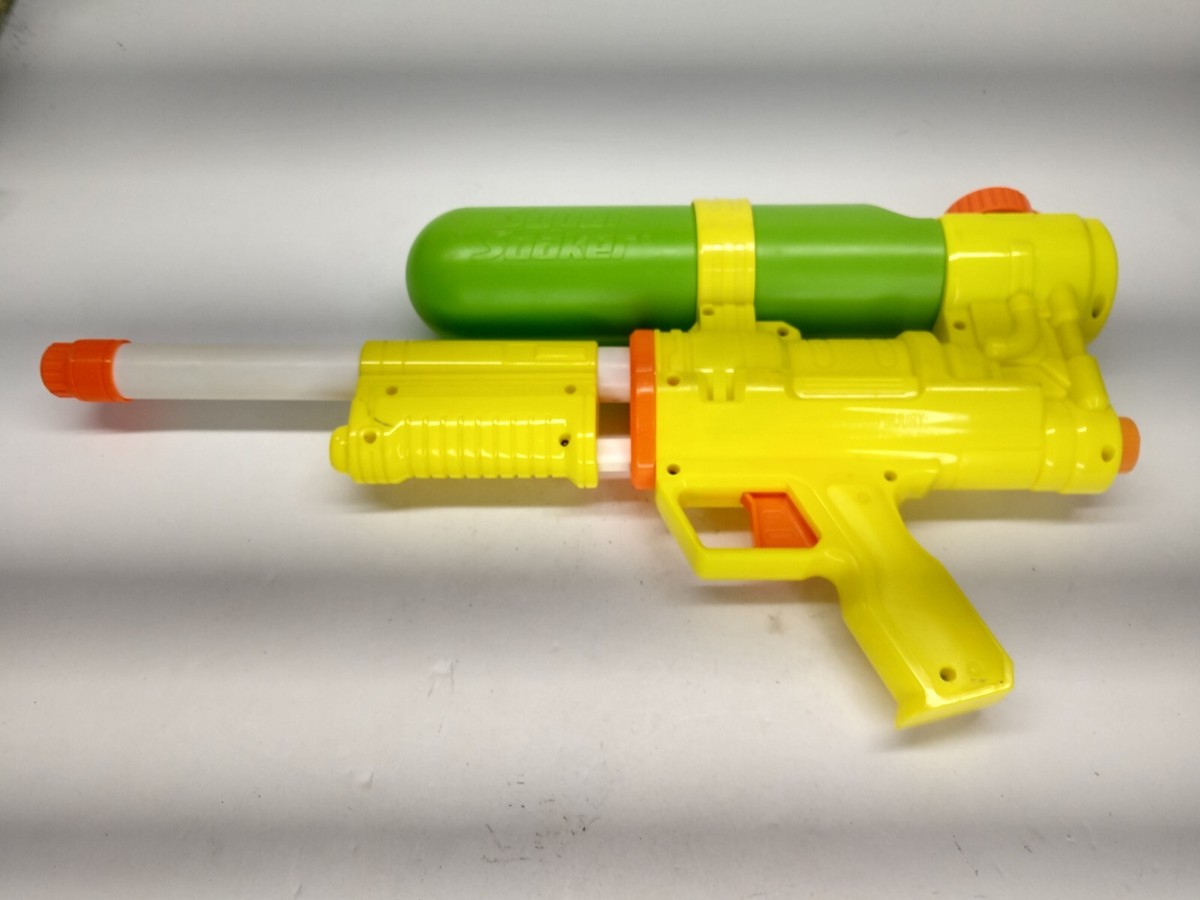 Hasbro 2008 50th Anniversary Super Soaker 50 Water Gun Green