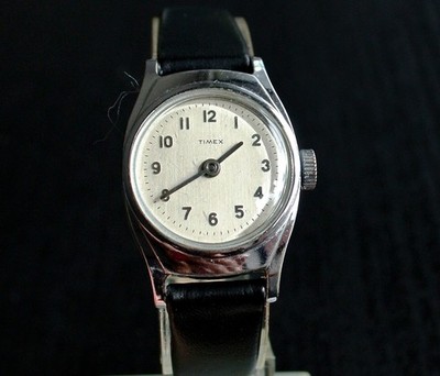VINTAGE TIMEX 1960 ELEGANT DIAL MECHANICAL HAND WIND UP  display picture 3