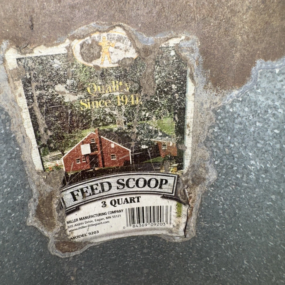 Cuchara de alimentación manual Miller Manufacturing Galv de 3 cuartos - Miller 9204 Foto 2 de 4