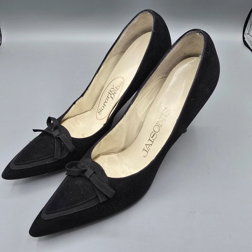 Vintage Early 1960s Sorority Debs Jaison's Black Velvet Point-Toe Bow Pumps -7AA - Image 3 of 4
