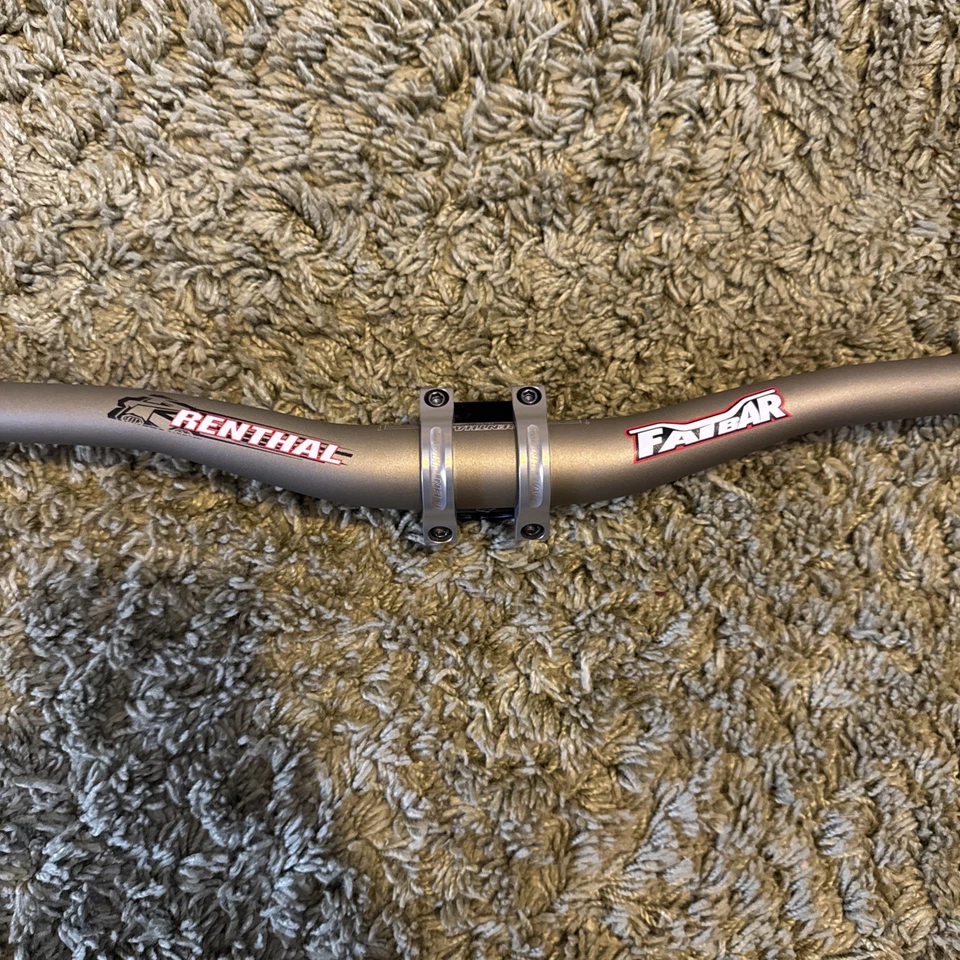 Renthal Fatbar 31.8mm, 780mm wide, 20mm rise & Apex stem 31.8mm x 31mm & Grips. - Image 4 of 4