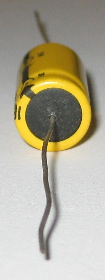 Condensador electrolítico axial ECI 220 uF - 16 V CC - 10 mm de diámetro - cables completos Foto 3 de 4