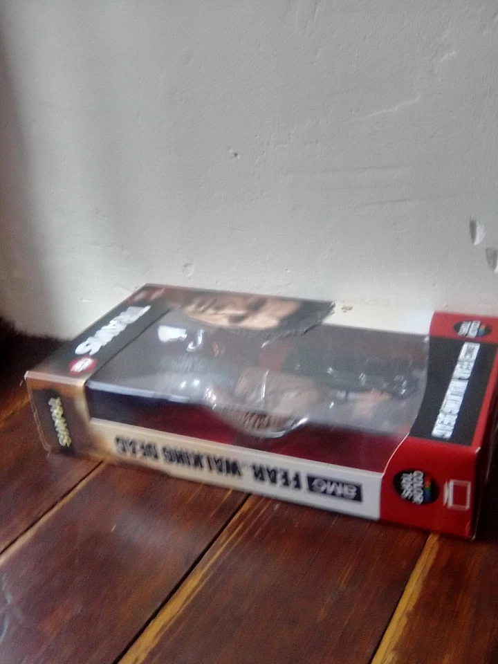 figurine Fear The Walking Dead: Travis - McFarlane Neuve - Photo 4/4
