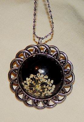 Lovely Open Loop Scallop Silvertone Black with Natural Flowers Pendant Necklace