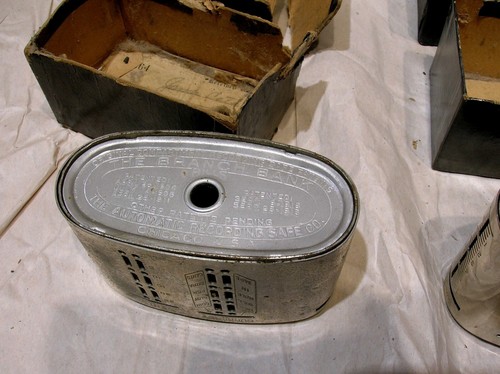 LOT OF 2 ANTIQUE WEALTHOMETER STEEL BANKS - CONNECTICUT BANKS - RARE -BEST OFFER - Picture 11 of 11