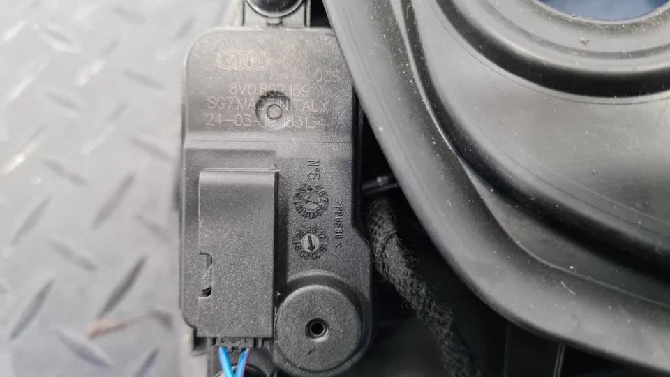 VW TOUAREG MK3 (CR7) 2019 FUEL FILLER HOUSING WITH CAP FLORETT SILVER 760809857 - Image 4 of 4