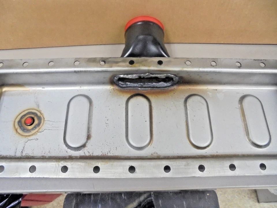 Modine 82-17477-007 Lower Radiator Tank - Image 2 of 4