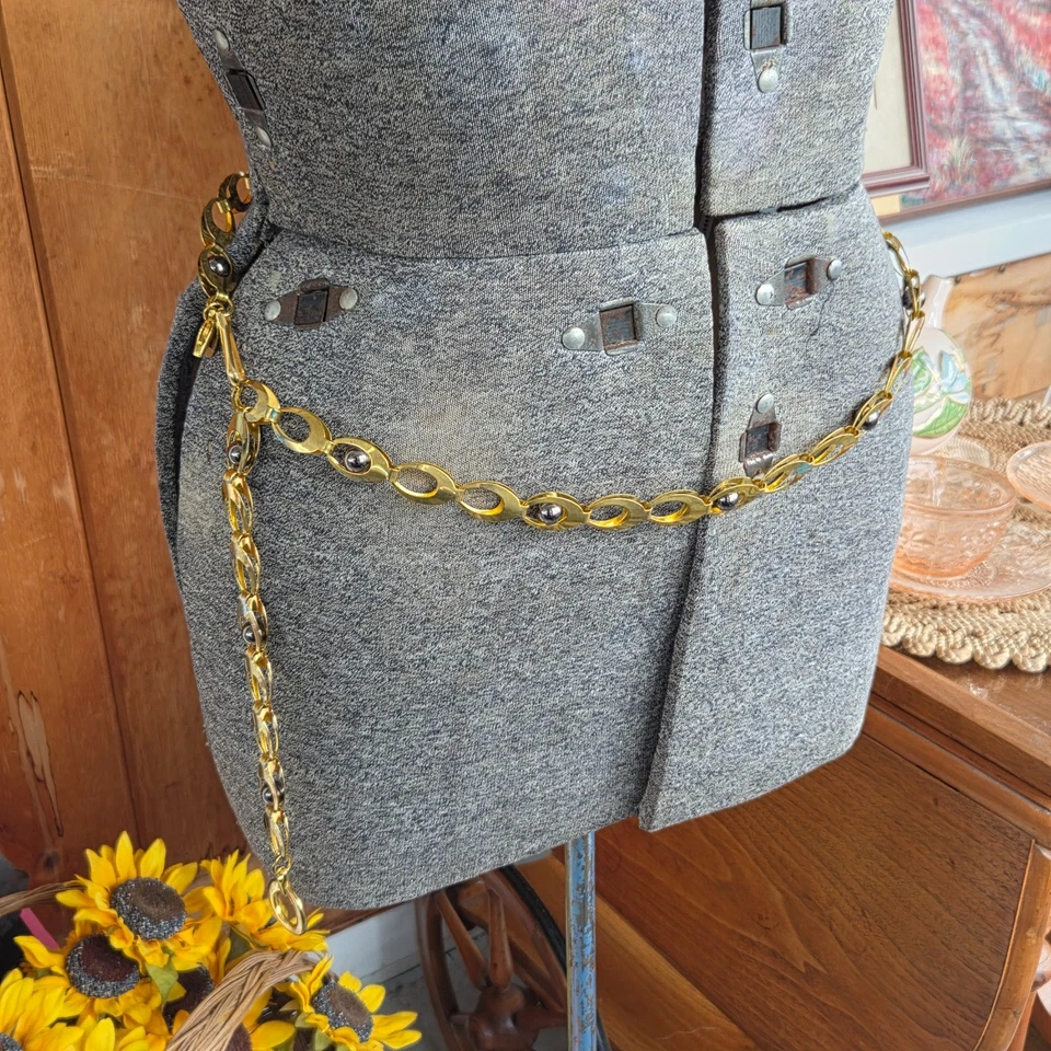 Vintage 1980s Gold Tone Chain Belt Black Balls in Center Size S-L - Image 3 of 4