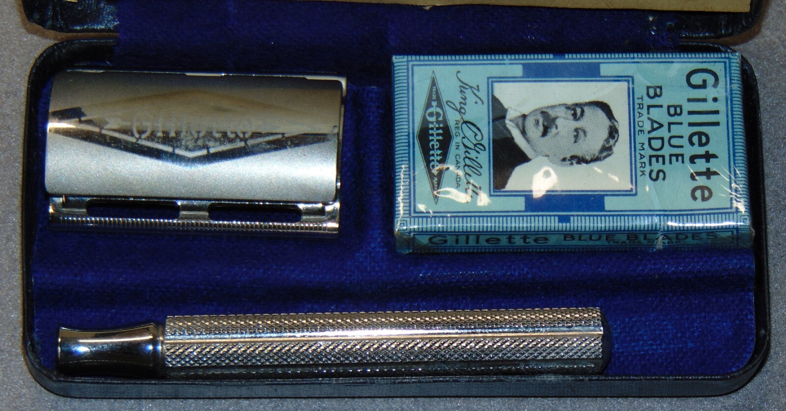 NEW Vintage Gillette Tech 1953 Safety Razor Made in Canada Blue Case