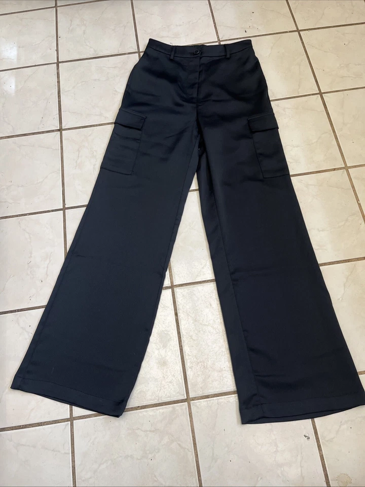 WILDFOX ¡NUEVO! Pantalones utilitarios cargo pierna ancha tiro alto sedosos negros talla XS Foto 2 de 4