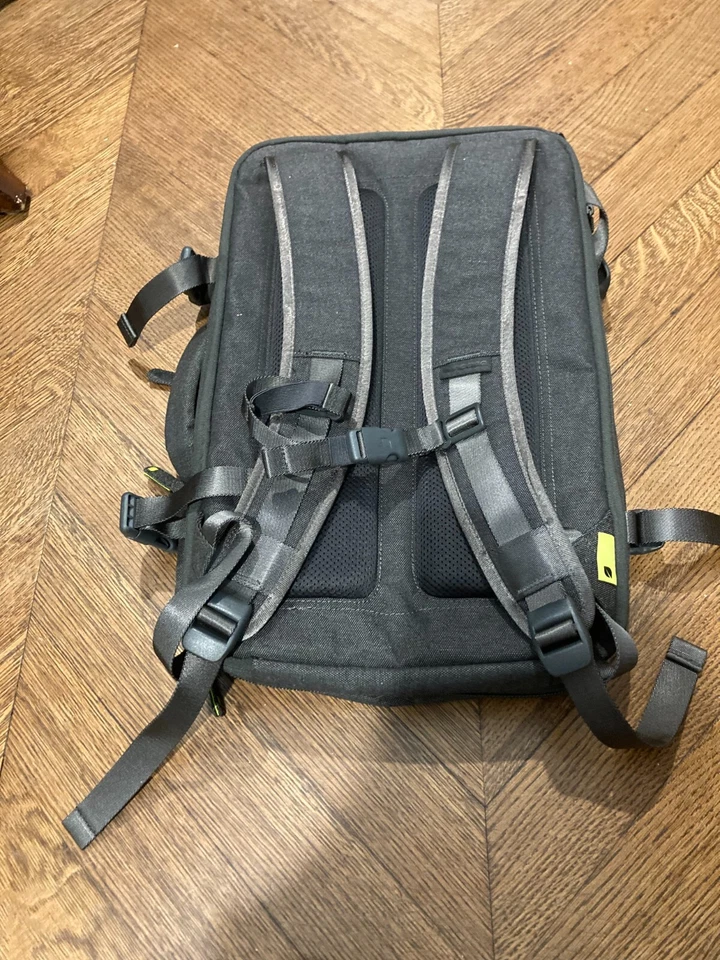 Mochila para portátil Incase Icon - negra y gris jaspeado - CL90004 Foto 2 de 4