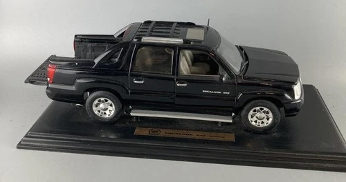 ANSON 1/18 SCALE CADILLAC ESCALADE EXT 2002 MISSING ITS REAR COVER UNBOXED
