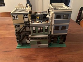 lego assembly square 10255, 95% Complete, See Photos For Condition
