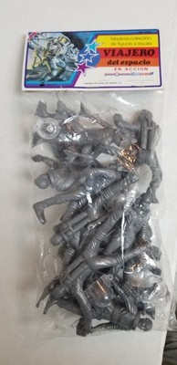MARX RECAST 4 INCH SPACE MEN WITH HELMETS AND ALIEN FIGURE