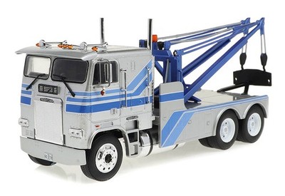 GREENLIGHT - FREIGHTLINER FLA 9664 1984 Abschleppwagen Silber und blau. - 1/4...