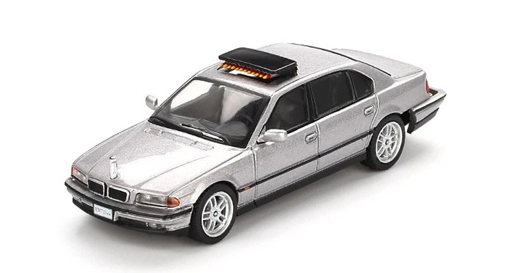 Mini-GT 1:64 BMW 750 IL (E39) 007 JAMES BOND TOMORROW NEVER DIES GERMAN V. 1997 - Immagine 2 di 4