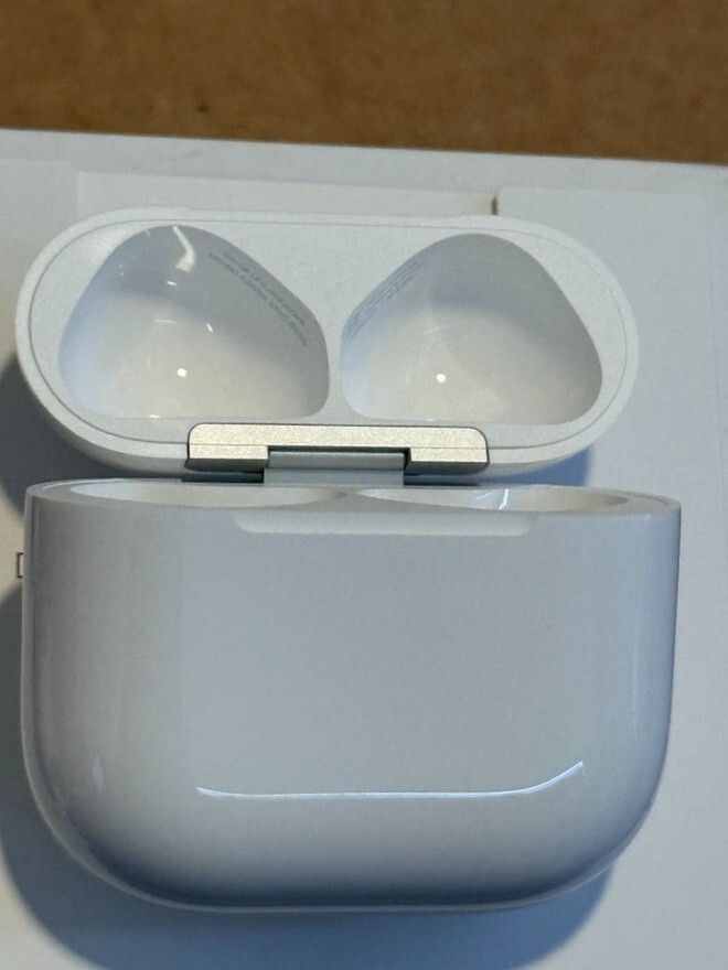 Apple Airpods 4 Replacement for Left / Right Or Case MXP63LL/A