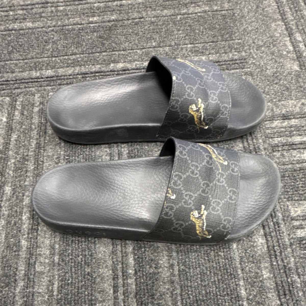 Gucci Men's Tiger Logo Black Slide Sandals US Size 9 Rubber