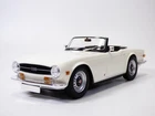 TRIUMPH TR6 blanc 1/18 1969