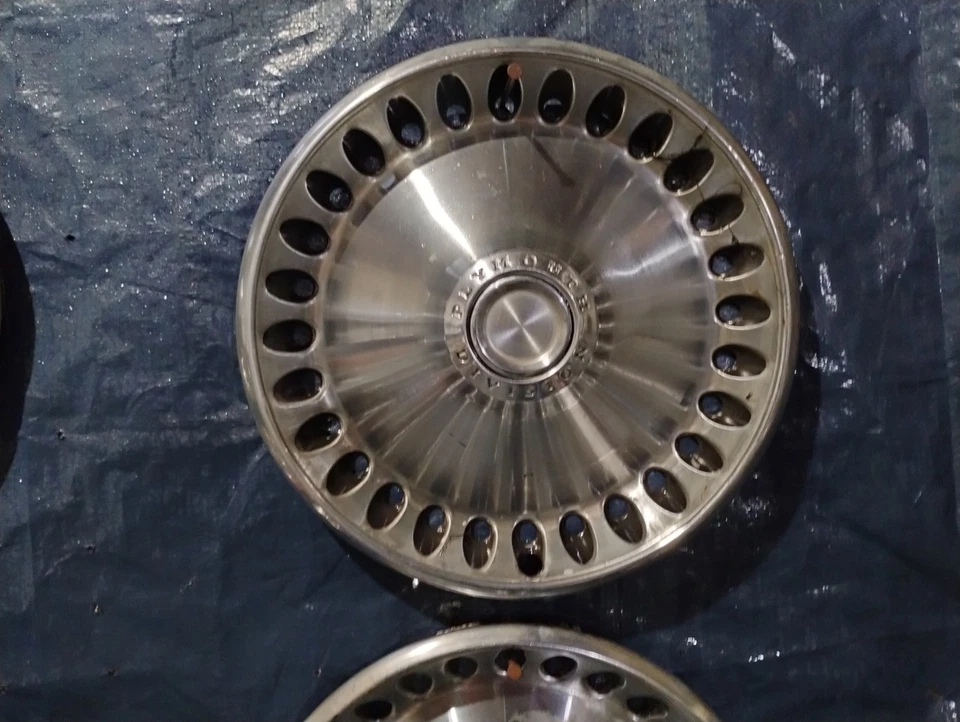 Juego de tapacubos tapacubos Plymouth Barracuda Satellite Duster 1970 1971 1972 Foto 3 de 4