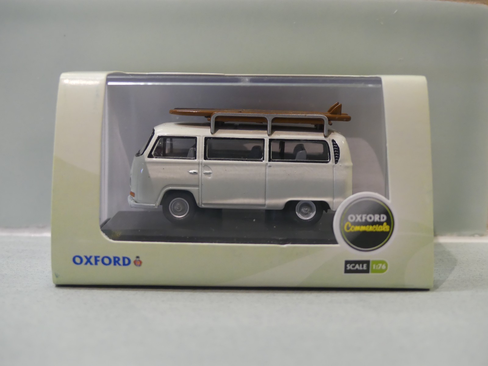 Oxford Diecast OO /  1/76 Pastel White Bus With Surf Board Volkswagen VW 76VW011