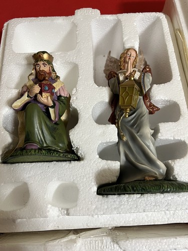 Thomas Kinkade Hawthorne Village Nativity Set - Picture 3 of 7