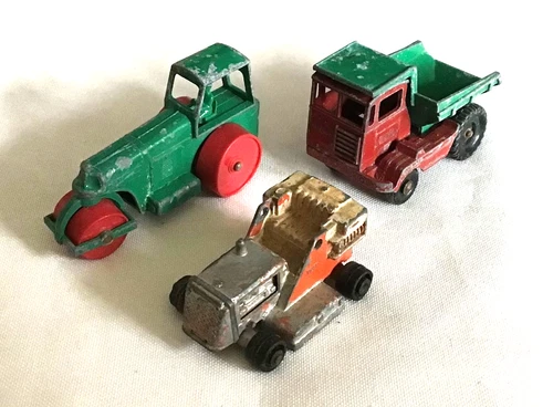 LOT OF 3  VINTAGE LESNEY MADE IN ENGLAND MATCHBOX CONSTRUCTION VEHICLES
