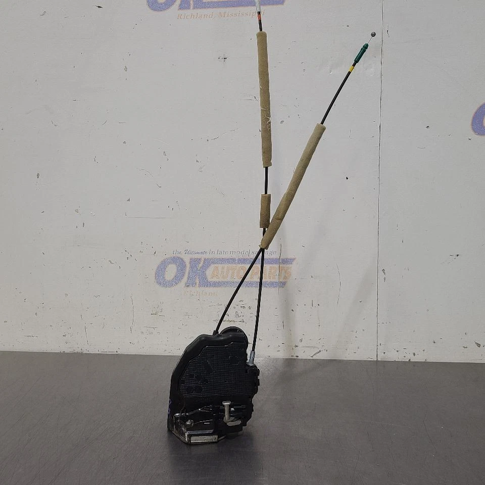 Toyota Land Cruiser 11 2011 cerradura puerta pestillo actuador pasajero trasero derecho  Foto 2 de 4