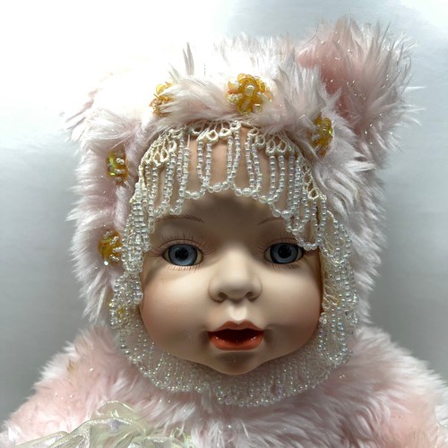 Tradizioni Neve Baby Pearl Bear Bambola Seymour Mann 17" - Foto 3 di 22