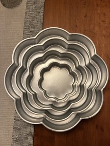 Wilton Scalloped Wedding Cake Pan St