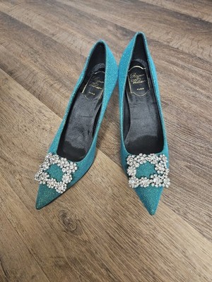 Roger Vivier Flower Strass crystal-embellished buckle detail on a pointed-toe 