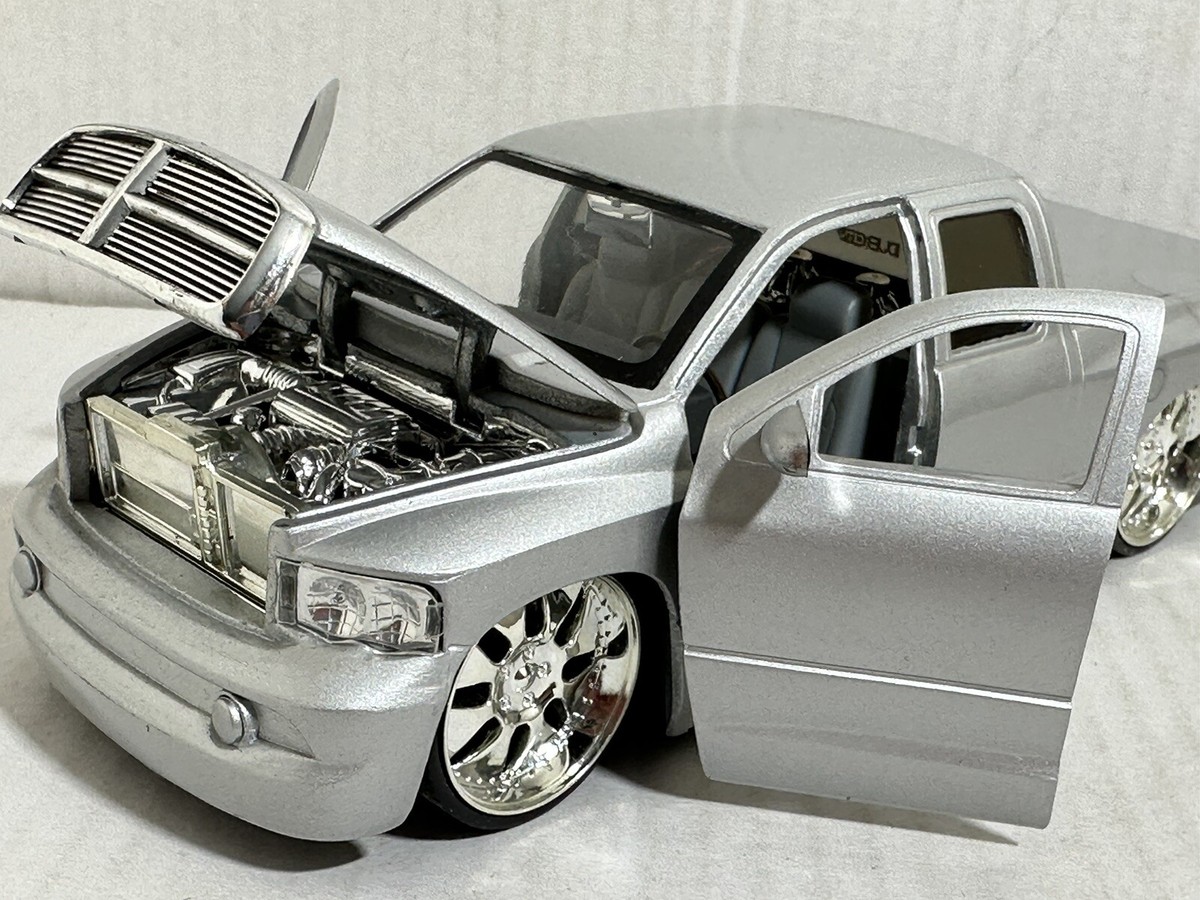 JADA DUB CITY 2003 DODGE RAM 1500 SILVER 1:24 DIECAST MODEL