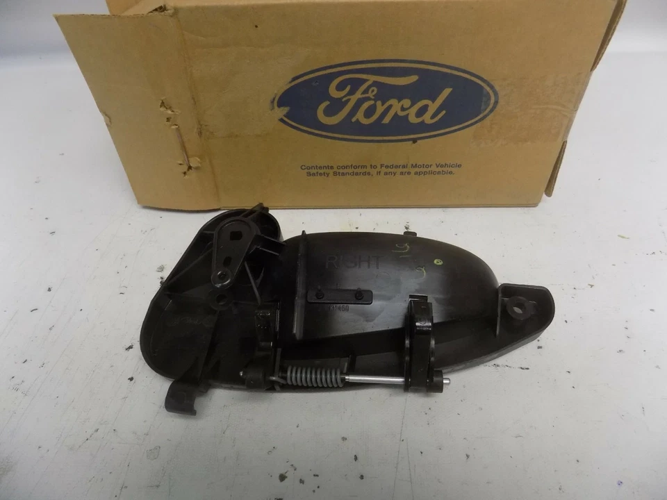 Новый OEM 1999-2002 Mercury Cougar правая наружная дверная ручка в сборе новый из старых запасов - Изображение 2 из 3