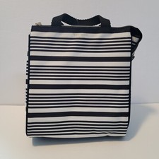 Bolsa de almuerzo aislada Kate Spade New York a rayas blancas y negras