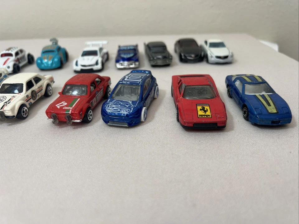 Hot Wheels Lote Suelto De 19 VW Cadillac Thunderbird Classic Matchbox Foto 2 de 4