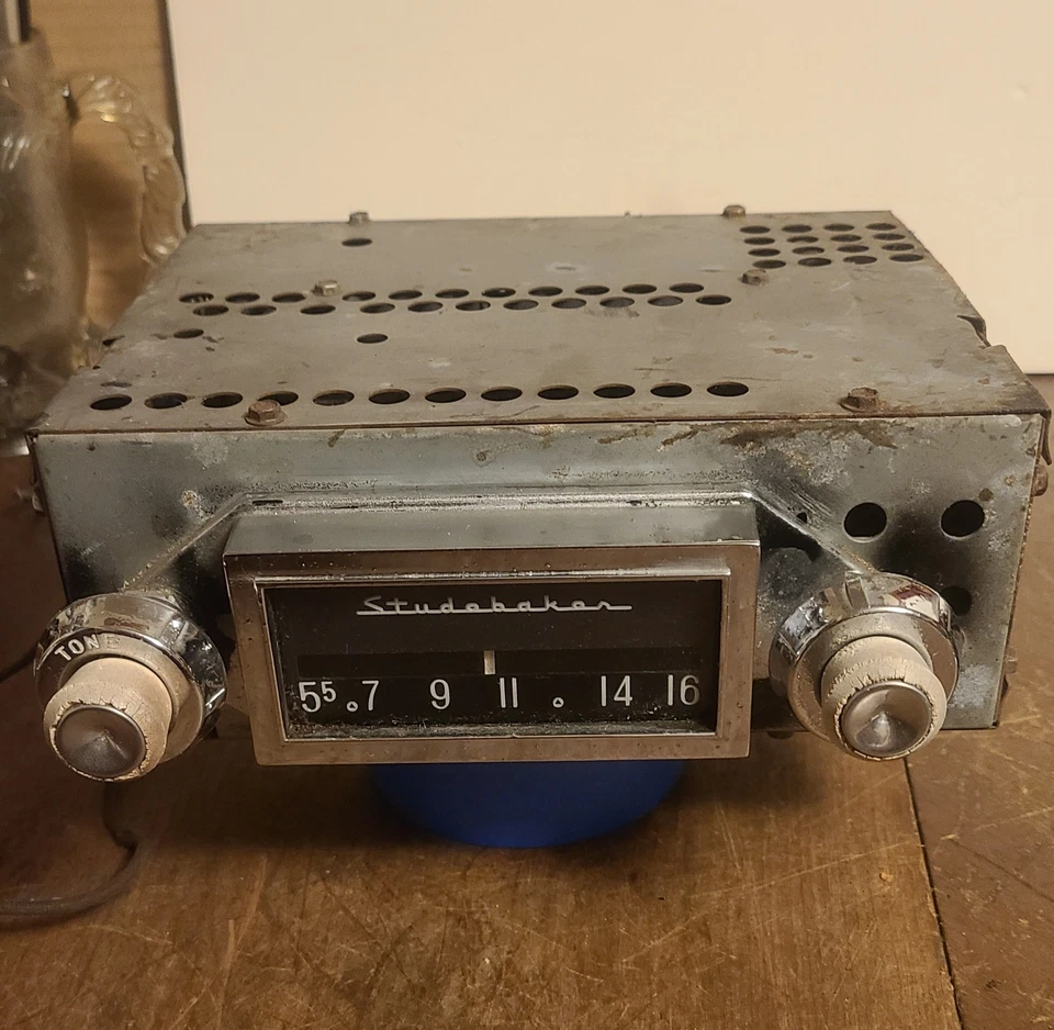 1958 Studebaker AM Radio Champion Commander AC-2905 w knobs - Image 2 of 4