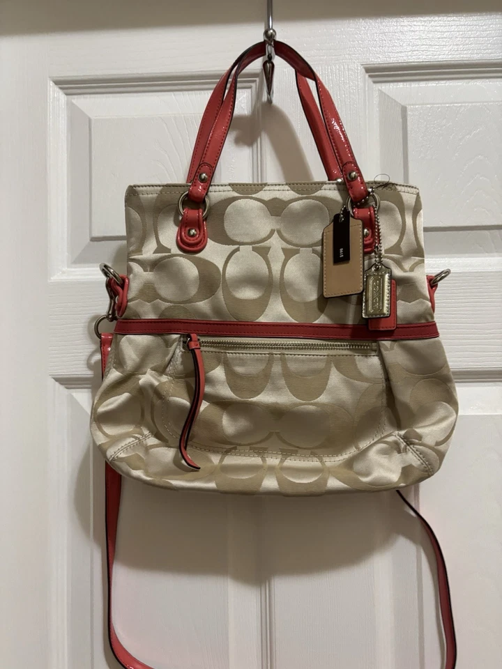 Cartera Coach nueva con etiquetas al por menor por $198 Foto 2 de 4