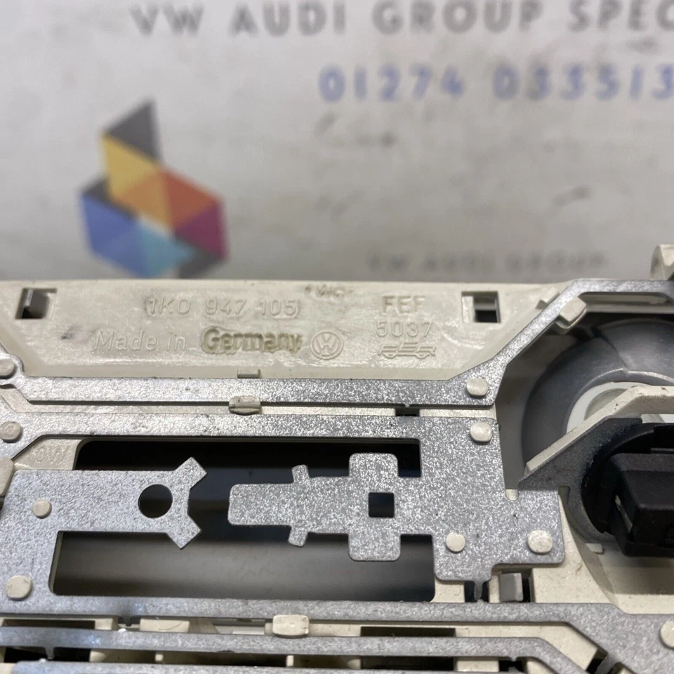 VOLKSWAGEN PASSAT CC 2012 FRONT ROOF READING COURTESY LIGHT 1K0947105 BOX132 - Image 3 of 4