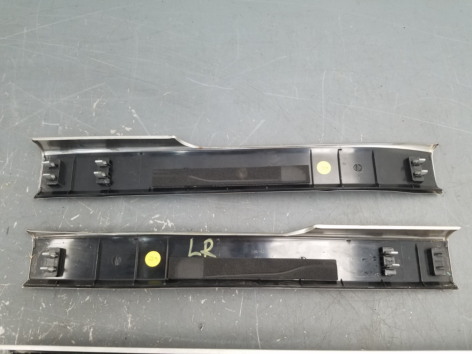06 Bentley Continental Flying Spur Door Sill Scuff / Metal Trim Plates #2209 Y4