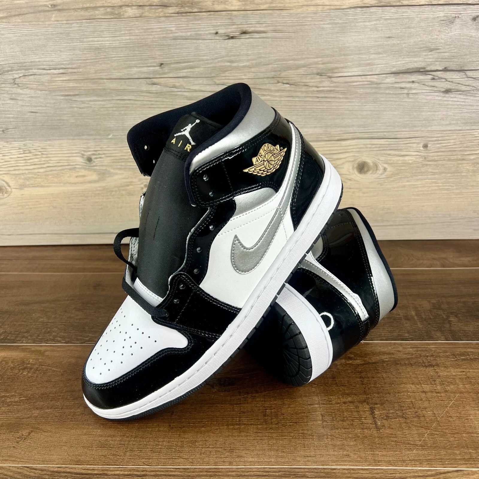 Nike Air Jordan 1 Mid Mens Size 10.5 Black White Metallic Gold Silver HV0789 010