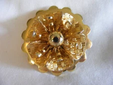 Beautiful Vintage Goldtone Raised Flower Scarf Dress Clip